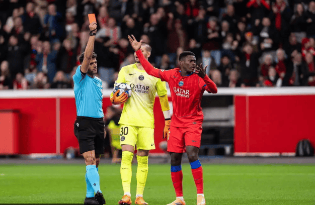 包含巴黎险胜勒沃库森，孙兴慜点燃赛场的词条