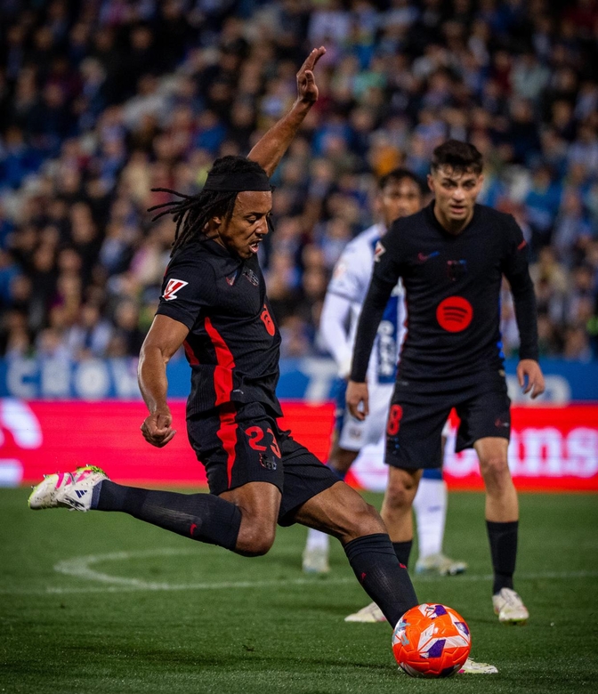 墨西哥翻盘里昂，拉什福德点燃赛场的简单介绍