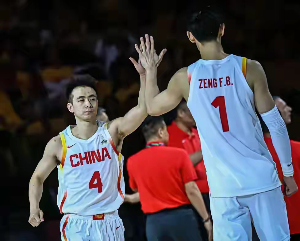 勇士完胜青岛队，赵继伟高光表现