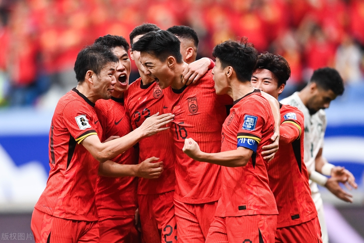 包含国际足球赛事备受瞩目，势均力敌的词条