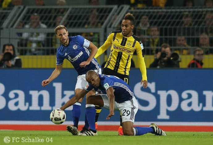 关于沙尔克战平法兰克福,保持不败势头的信息 关于沙尔克战平法兰克福,保持不败势头的信息