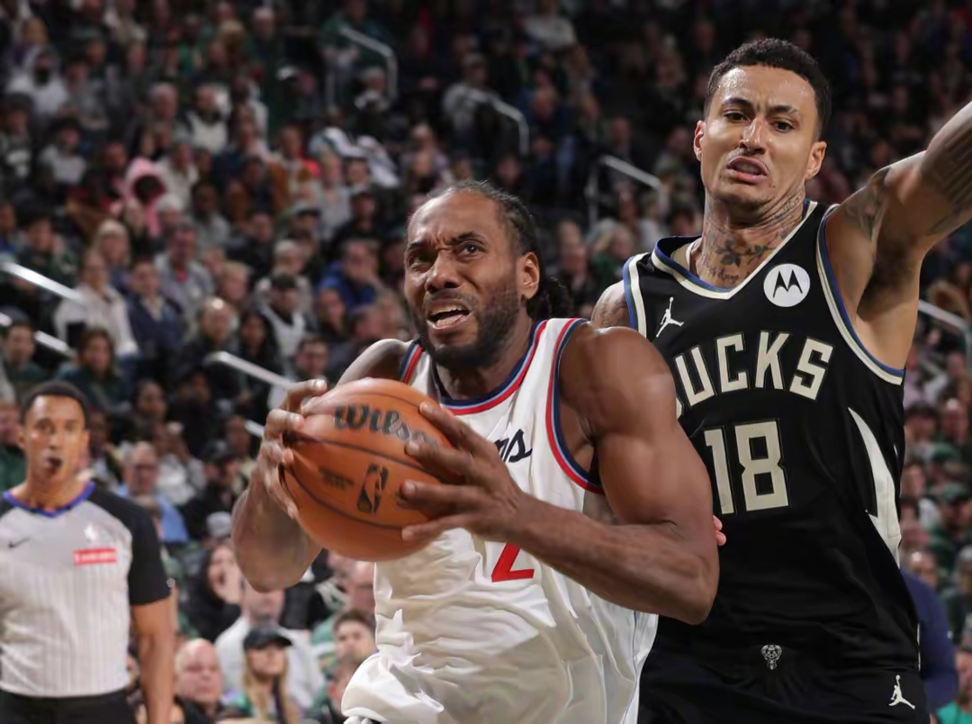 雄鹿队大获全胜，继续领跑东部积分榜