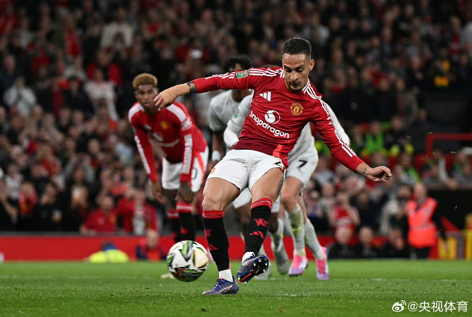 曼联风起云涌，迎胜佳绩并获连续凯旋