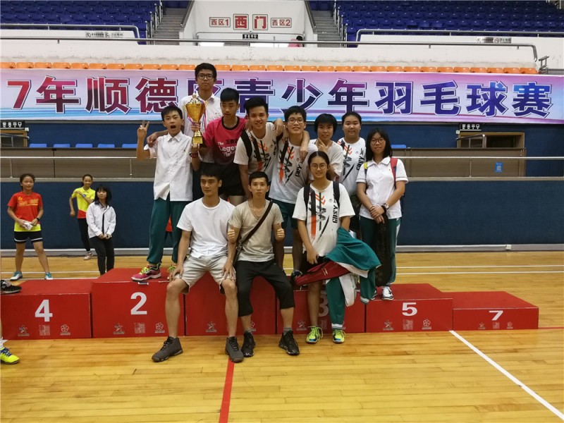 建业队员奋勇拼搏，夺得胜利