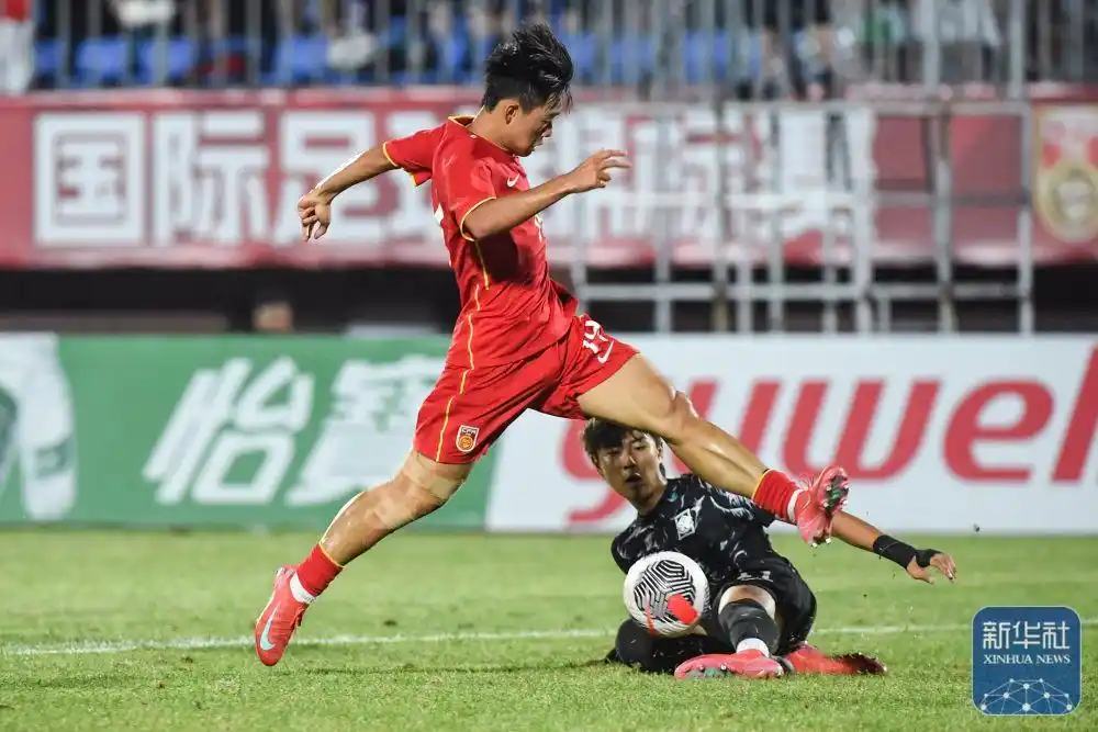 国内足球联赛实时报道：球队战术变化奏效，获胜利的简单介绍