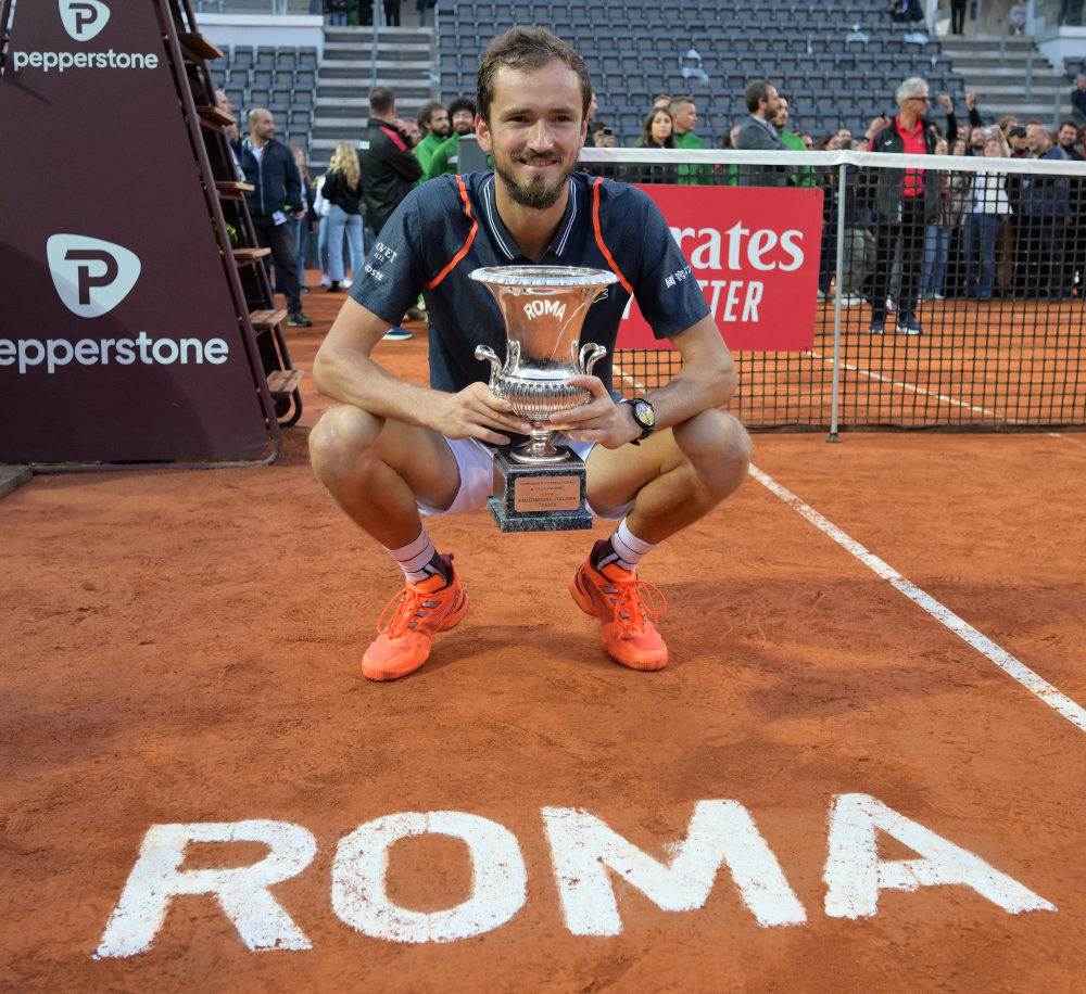 西班牙网球队横扫意大利网球队,梅德韦杰夫送出助攻的简单介绍 西班牙网球队横扫意大利网球队,梅德韦杰夫送出助攻的简单介绍