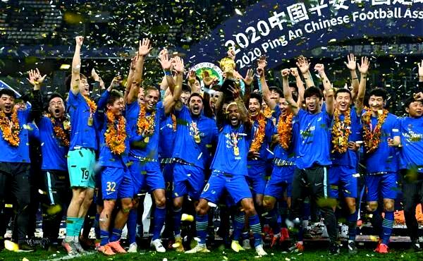 包含恒大客场夺冠，赢得江苏苏宁的词条