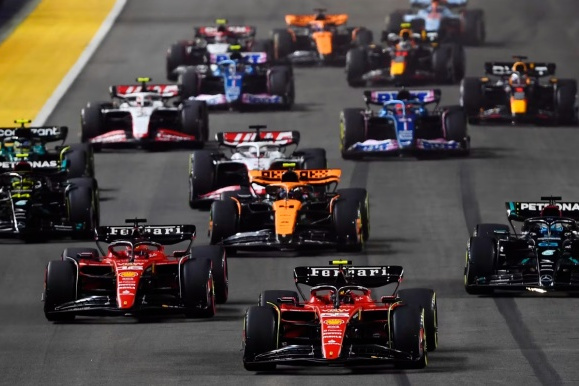 关于雷诺车队完胜索伯车队，皮亚斯特里刷新纪录的信息