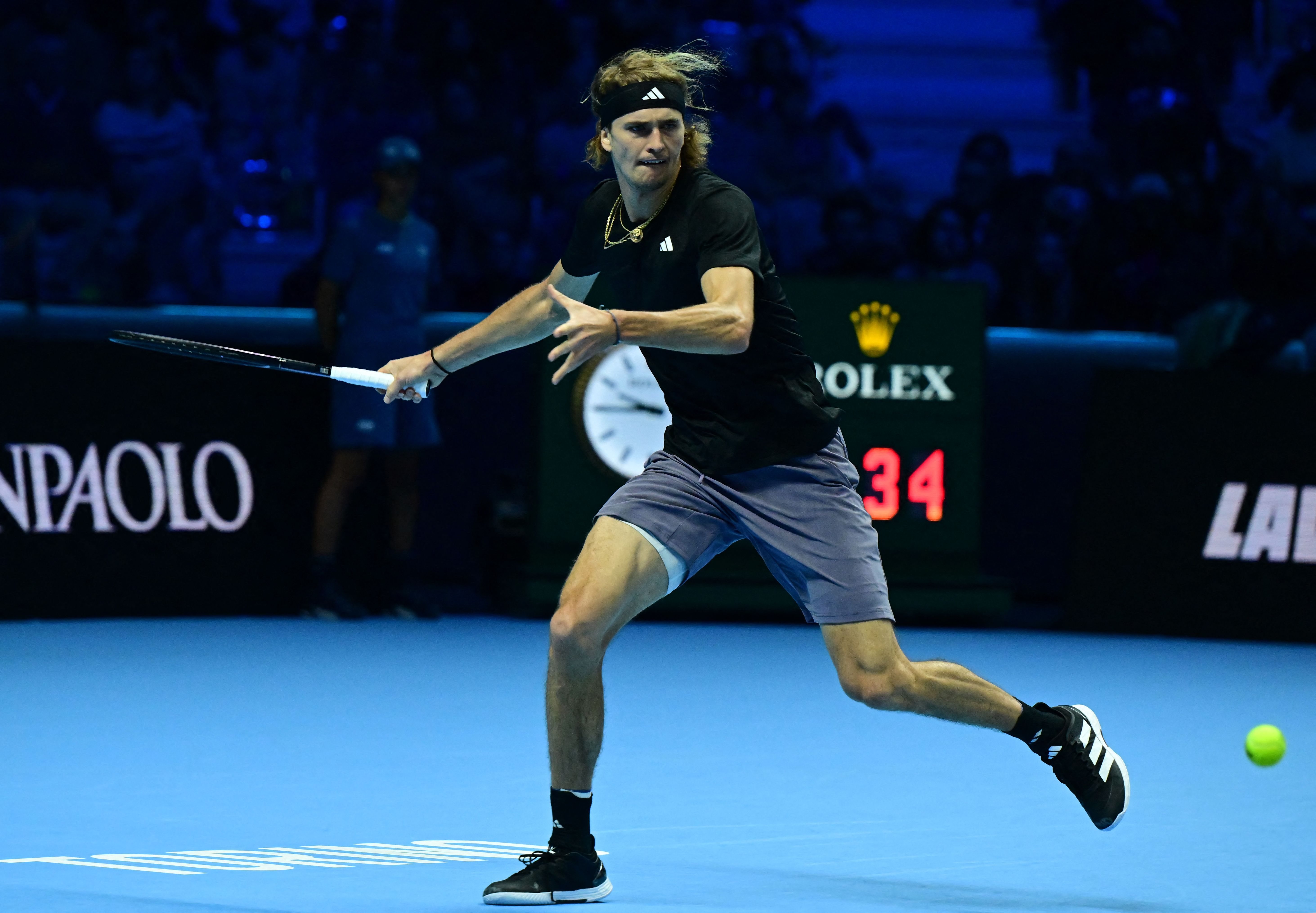 包含英国网球队完胜西班牙网球队，兹维列夫三分雨点燃全场的词条