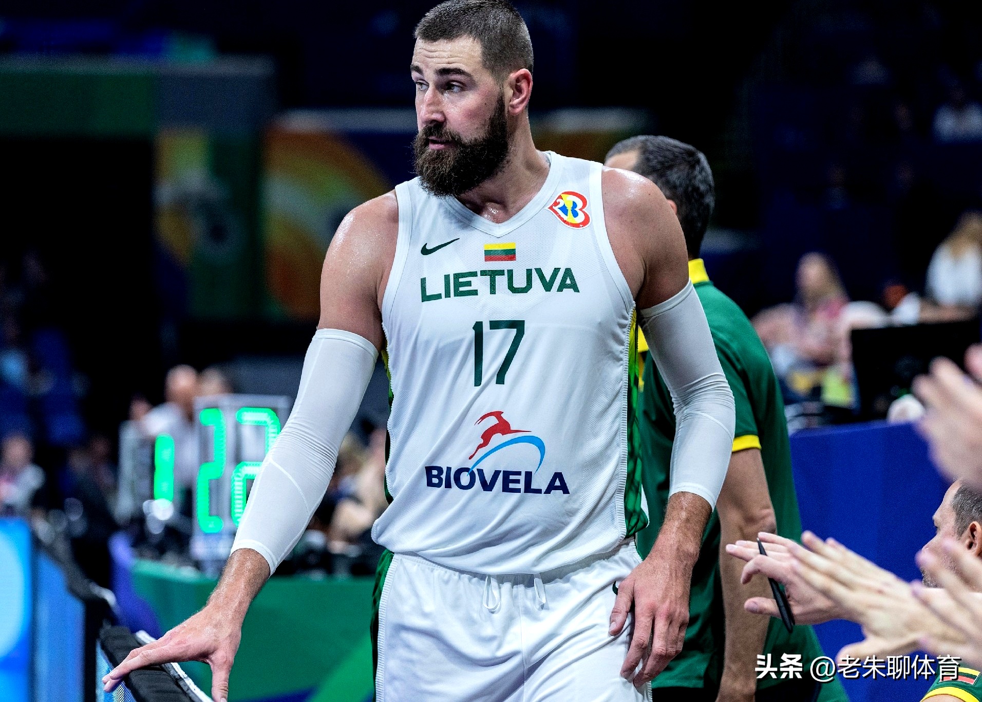 包含美国男篮血洗德国男篮，卡鲁索三分雨点燃全场的词条