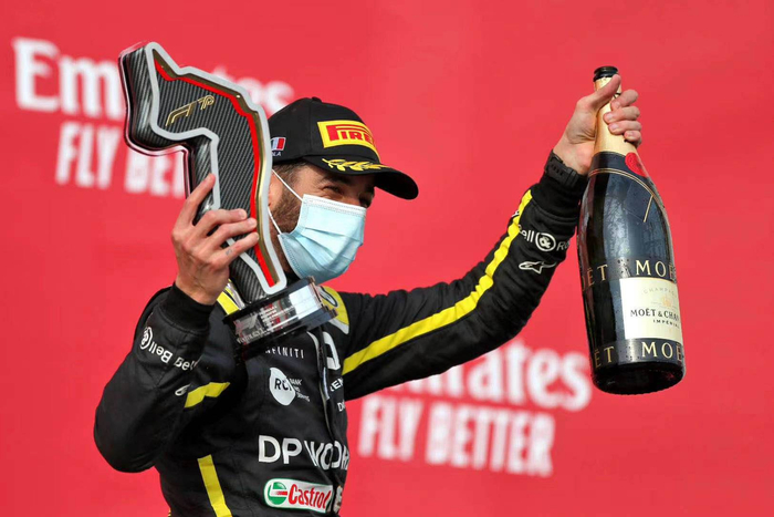 关于索伯车队横扫雷诺车队，诺里斯刷新纪录的信息