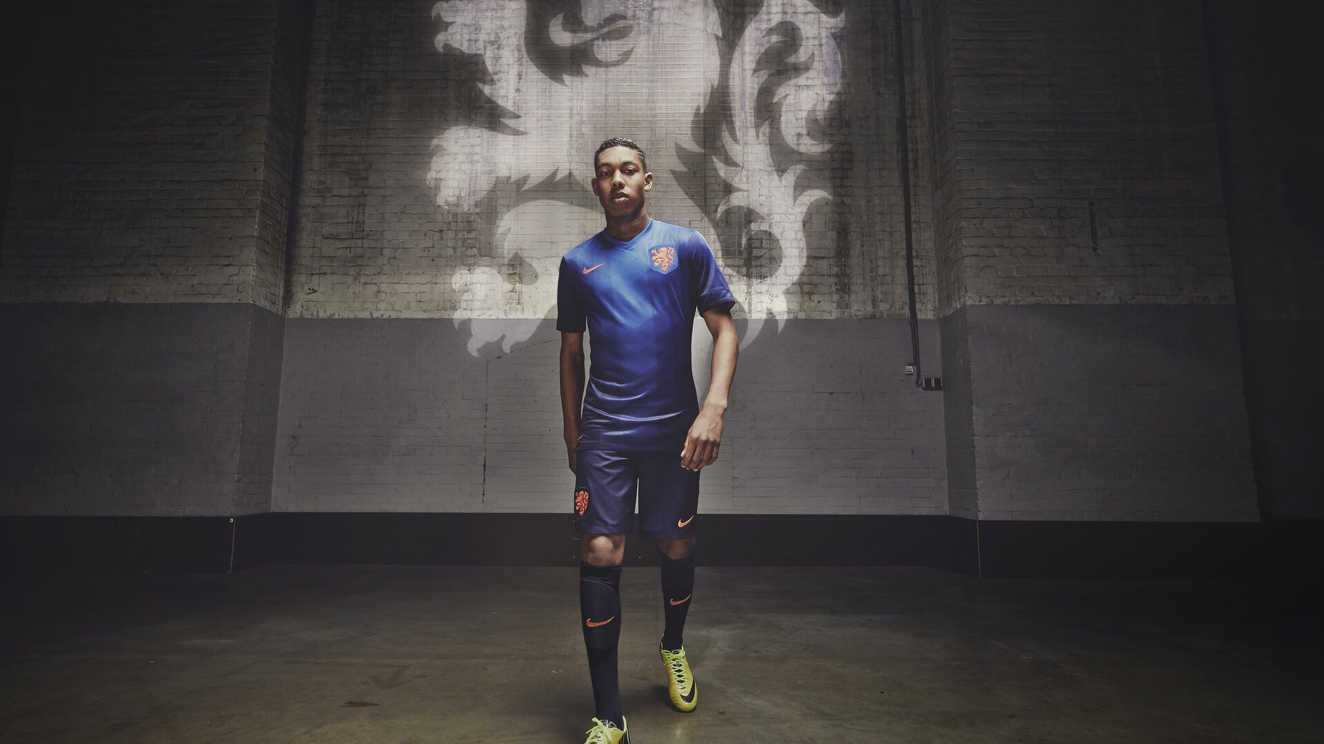 绿茵场上的封锁与爆发，从库尔图瓦神扑到澳大利亚的战术铁壁