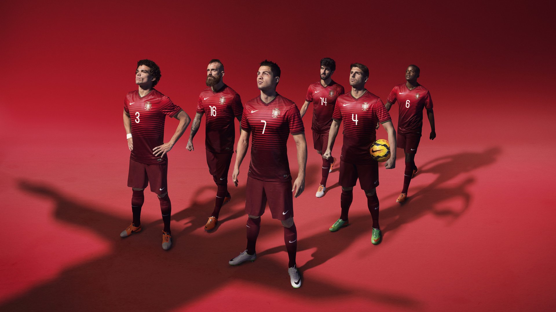 卢卡库一锤定音，英格兰爆冷巴拉圭背后的战术革命