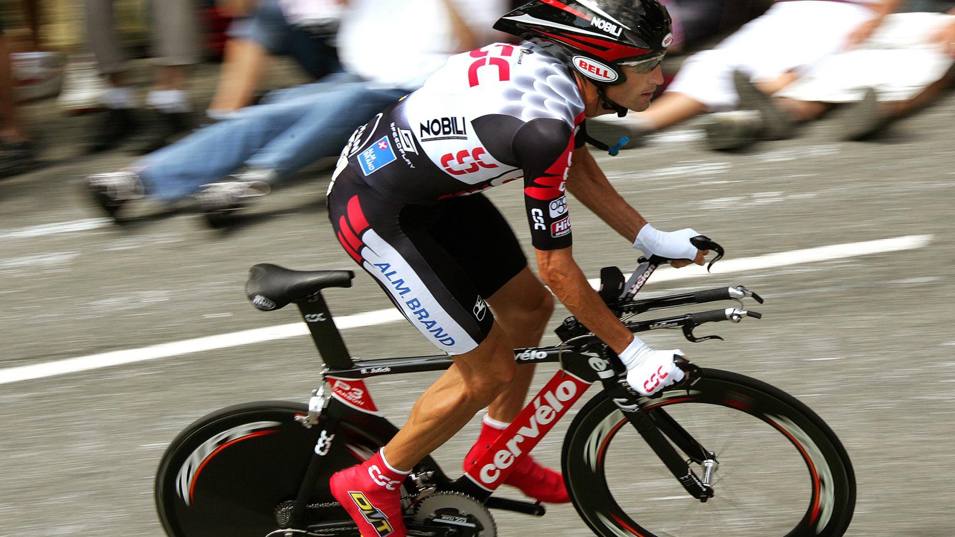 赛道上的宿命对决，诺里斯惊艳四座，迈凯伦鏖战雷诺车队