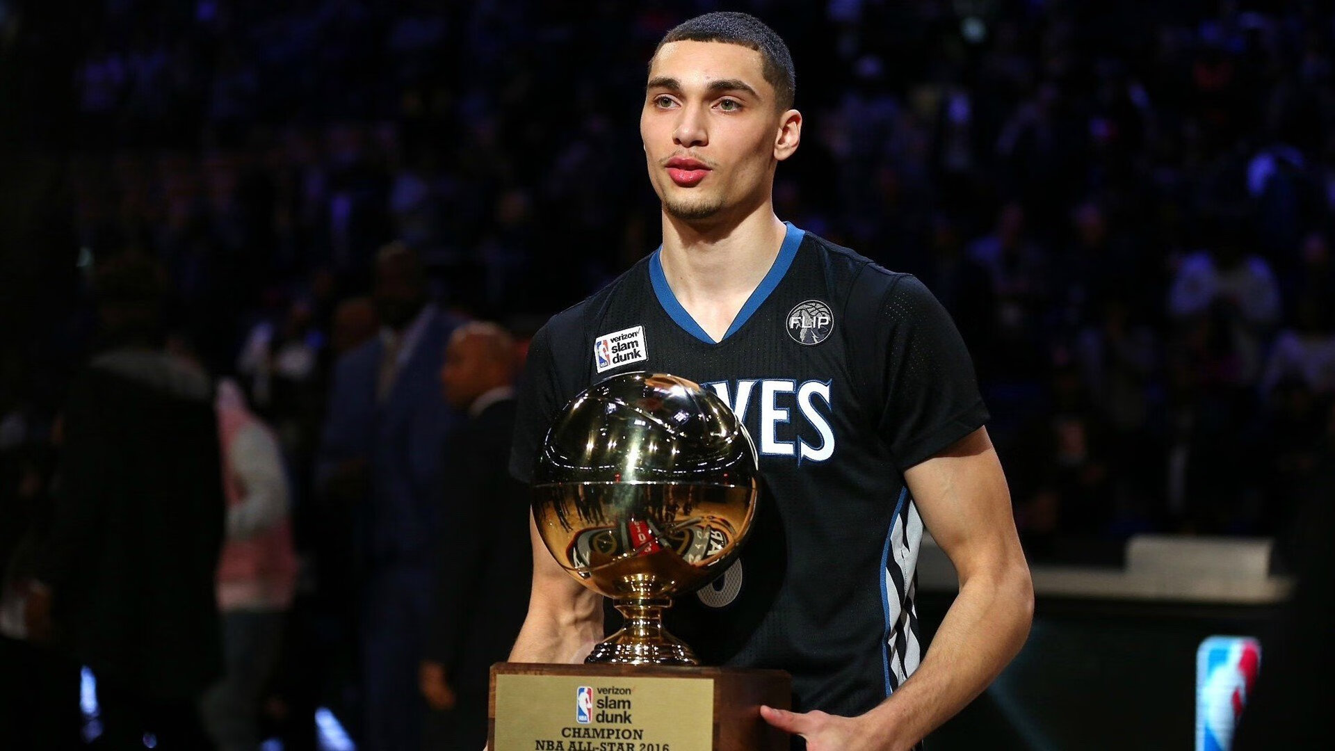 塞恩斯统治全场，威廉姆斯险胜红牛，一场颠覆F1格局的战术博弈